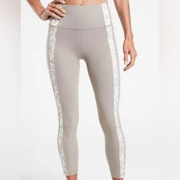 2/$30 Athleta Salutation Stash pocket 7/8 leggings.  Taupe and cream.  SZ XS - Picture 1 of 13
